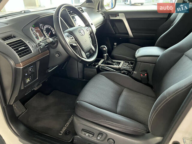 Белый Тойота Ленд Крузер Прадо, объемом двигателя 3.96 л и пробегом 73 тыс. км за 44500 $, фото 16 на Automoto.ua