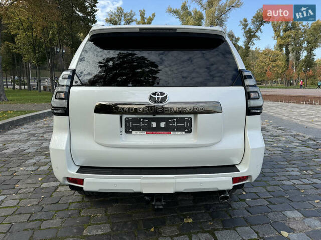 Белый Тойота Ленд Крузер Прадо, объемом двигателя 4 л и пробегом 22 тыс. км за 54999 $, фото 34 на Automoto.ua