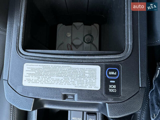 Белый Тойота Ленд Крузер Прадо, объемом двигателя 4 л и пробегом 22 тыс. км за 54999 $, фото 104 на Automoto.ua