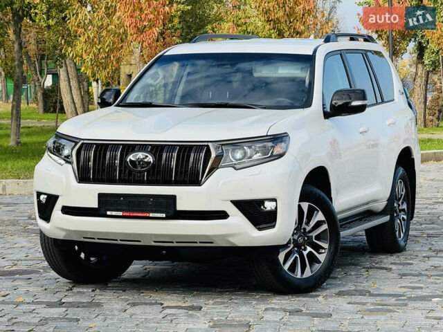 Белый Тойота Ленд Крузер Прадо, объемом двигателя 4 л и пробегом 22 тыс. км за 54999 $, фото 193 на Automoto.ua