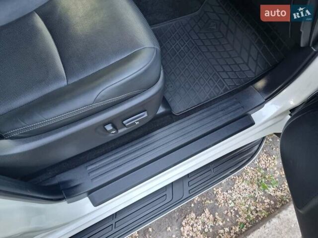 Белый Тойота Ленд Крузер Прадо, объемом двигателя 3.96 л и пробегом 108 тыс. км за 46000 $, фото 27 на Automoto.ua