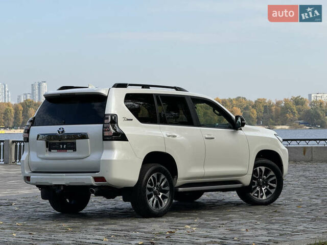 Белый Тойота Ленд Крузер Прадо, объемом двигателя 4 л и пробегом 22 тыс. км за 54999 $, фото 166 на Automoto.ua