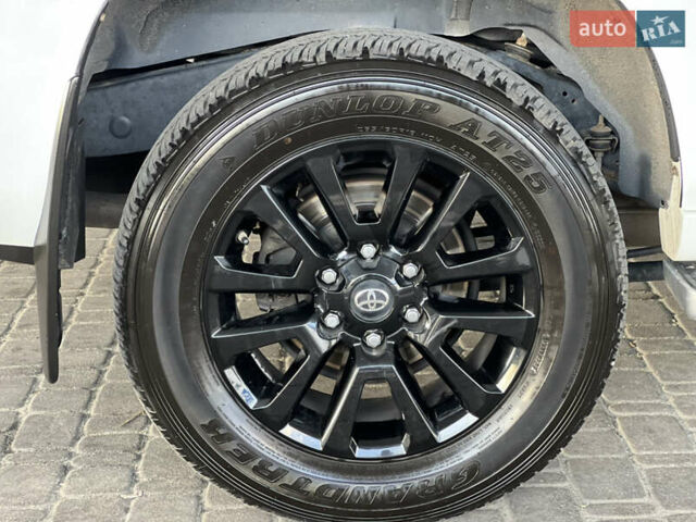 Белый Тойота Ленд Крузер Прадо, объемом двигателя 3.96 л и пробегом 73 тыс. км за 44500 $, фото 14 на Automoto.ua