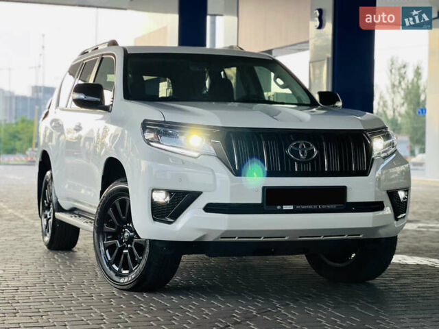 Белый Тойота Ленд Крузер Прадо, объемом двигателя 3.96 л и пробегом 73 тыс. км за 44500 $, фото 7 на Automoto.ua