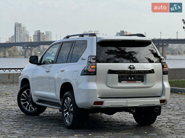 Белый Тойота Ленд Крузер Прадо, объемом двигателя 4 л и пробегом 22 тыс. км за 54999 $, фото 162 на Automoto.ua