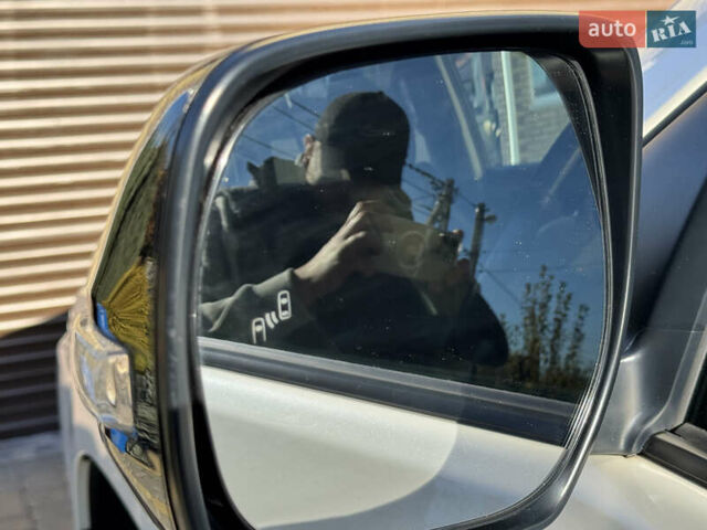 Белый Тойота Ленд Крузер Прадо, объемом двигателя 3.96 л и пробегом 80 тыс. км за 47500 $, фото 22 на Automoto.ua