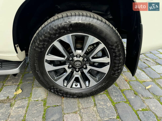 Белый Тойота Ленд Крузер Прадо, объемом двигателя 4 л и пробегом 22 тыс. км за 54999 $, фото 27 на Automoto.ua