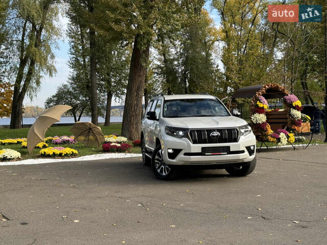 Белый Тойота Ленд Крузер Прадо, объемом двигателя 4 л и пробегом 22 тыс. км за 54999 $, фото 109 на Automoto.ua