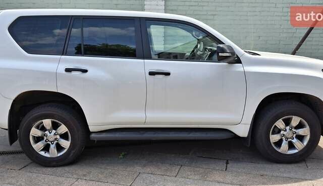 Белый Тойота Ленд Крузер Прадо, объемом двигателя 2.69 л и пробегом 73 тыс. км за 35000 $, фото 2 на Automoto.ua