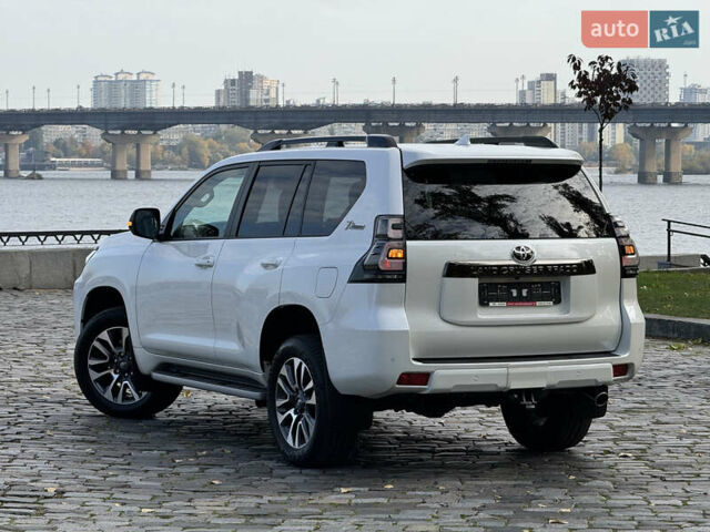 Белый Тойота Ленд Крузер Прадо, объемом двигателя 4 л и пробегом 22 тыс. км за 54999 $, фото 157 на Automoto.ua