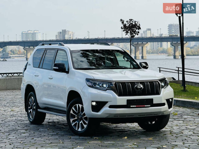 Белый Тойота Ленд Крузер Прадо, объемом двигателя 4 л и пробегом 22 тыс. км за 54999 $, фото 20 на Automoto.ua