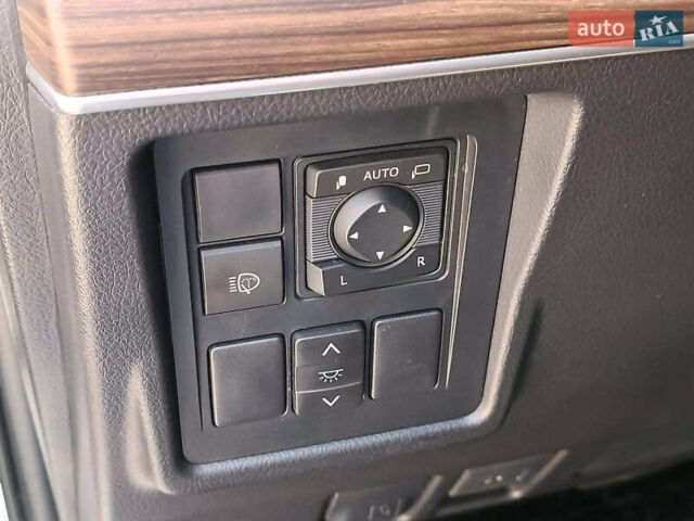 Белый Тойота Ленд Крузер Прадо, объемом двигателя 4 л и пробегом 46 тыс. км за 42990 $, фото 21 на Automoto.ua