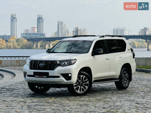 Белый Тойота Ленд Крузер Прадо, объемом двигателя 4 л и пробегом 22 тыс. км за 54999 $, фото 23 на Automoto.ua