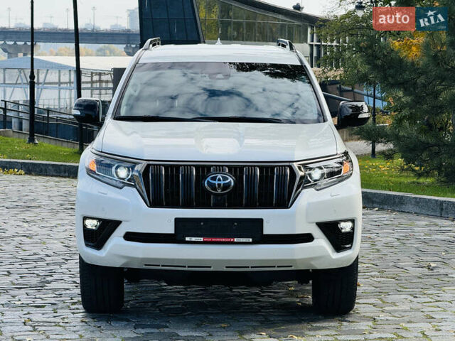 Белый Тойота Ленд Крузер Прадо, объемом двигателя 4 л и пробегом 22 тыс. км за 54999 $, фото 24 на Automoto.ua