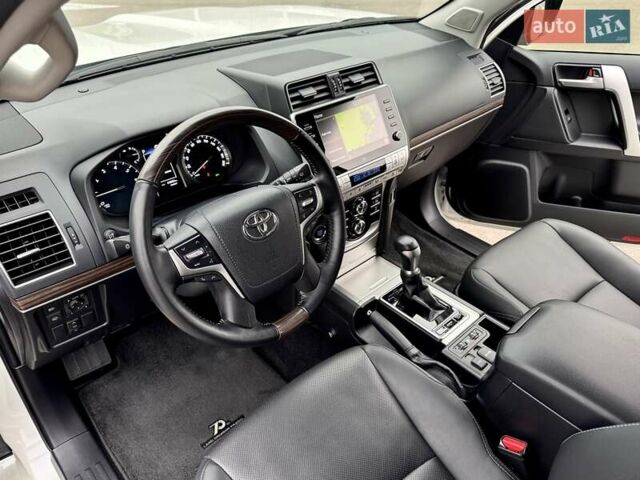 Белый Тойота Ленд Крузер Прадо, объемом двигателя 3.96 л и пробегом 43 тыс. км за 56500 $, фото 24 на Automoto.ua