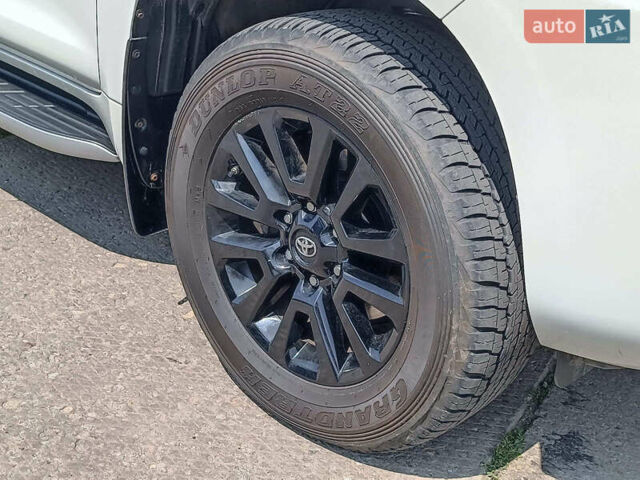 Белый Тойота Ленд Крузер Прадо, объемом двигателя 4 л и пробегом 46 тыс. км за 42990 $, фото 6 на Automoto.ua