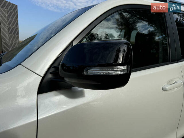 Белый Тойота Ленд Крузер Прадо, объемом двигателя 4 л и пробегом 22 тыс. км за 54999 $, фото 48 на Automoto.ua