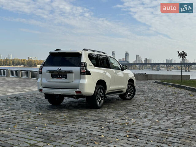 Белый Тойота Ленд Крузер Прадо, объемом двигателя 4 л и пробегом 22 тыс. км за 54999 $, фото 160 на Automoto.ua