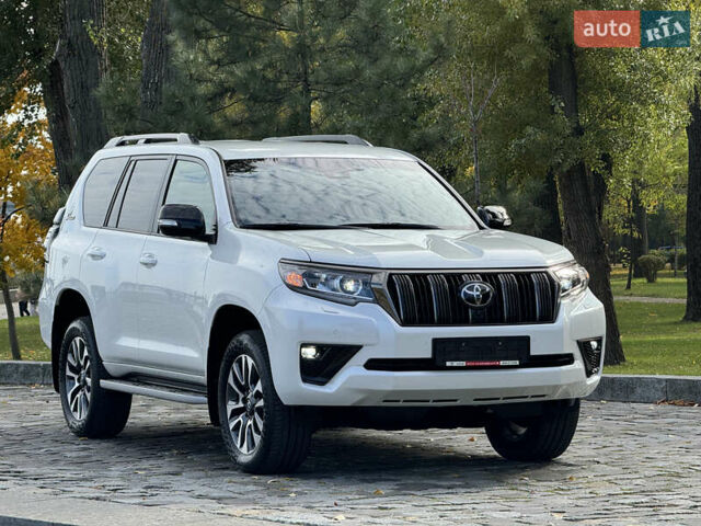 Белый Тойота Ленд Крузер Прадо, объемом двигателя 4 л и пробегом 22 тыс. км за 54999 $, фото 10 на Automoto.ua