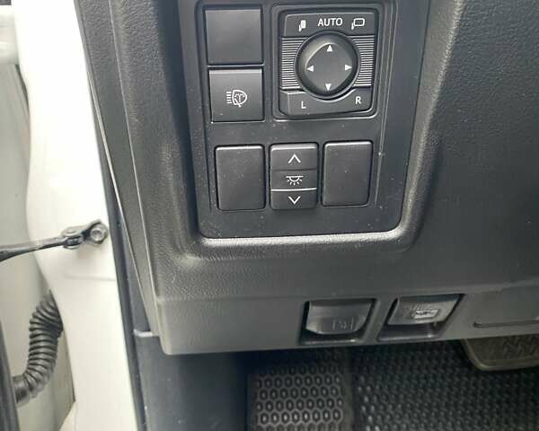 Білий Тойота Ленд Крузер Прадо, об'ємом двигуна 3.96 л та пробігом 15 тис. км за 55000 $, фото 8 на Automoto.ua