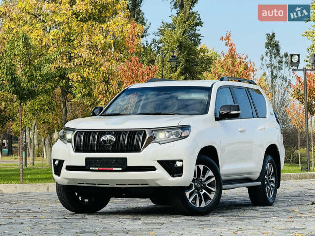 Белый Тойота Ленд Крузер Прадо, объемом двигателя 4 л и пробегом 22 тыс. км за 54999 $, фото 196 на Automoto.ua