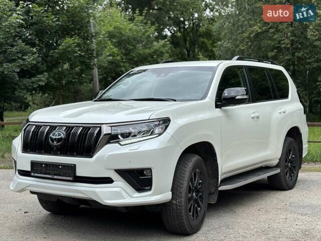 Тойота Ленд Крузер Прадо 2021 в Сумах на Automoto.ua Белый Тойота Ленд Крузер Прадо, объемом двигателя 3.96 л и пробегом 45 тыс. км за 53499 $, фото 2 на Automoto.ua