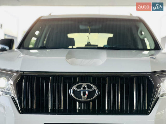 Белый Тойота Ленд Крузер Прадо, объемом двигателя 3.96 л и пробегом 73 тыс. км за 44500 $, фото 9 на Automoto.ua