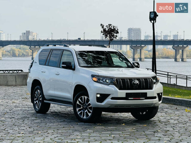 Белый Тойота Ленд Крузер Прадо, объемом двигателя 4 л и пробегом 22 тыс. км за 54999 $, фото 18 на Automoto.ua