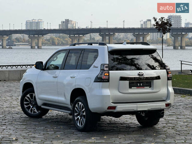 Белый Тойота Ленд Крузер Прадо, объемом двигателя 4 л и пробегом 22 тыс. км за 54999 $, фото 158 на Automoto.ua