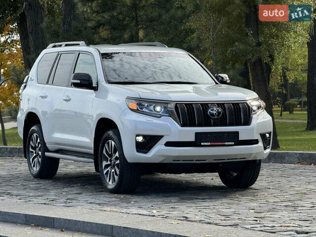 Белый Тойота Ленд Крузер Прадо, объемом двигателя 4 л и пробегом 22 тыс. км за 54999 $, фото 9 на Automoto.ua