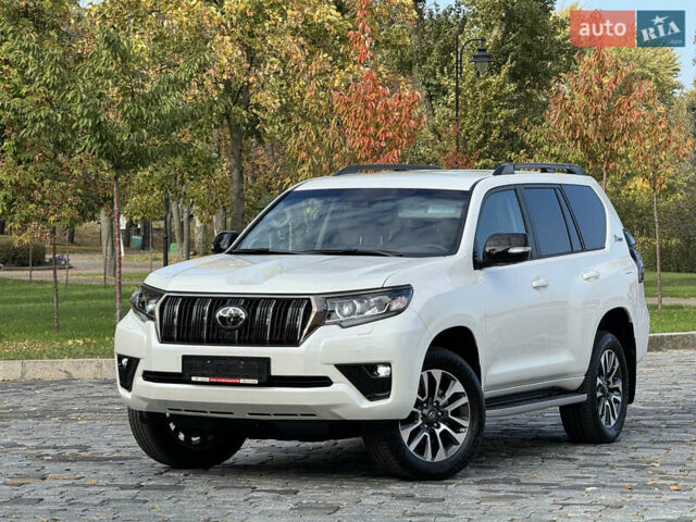 Белый Тойота Ленд Крузер Прадо, объемом двигателя 4 л и пробегом 22 тыс. км за 54999 $, фото 194 на Automoto.ua