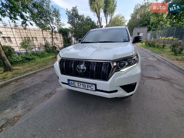 Белый Тойота Ленд Крузер Прадо, объемом двигателя 3.96 л и пробегом 108 тыс. км за 46000 $, фото 13 на Automoto.ua