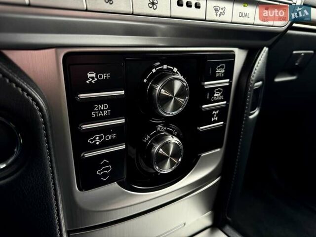 Белый Тойота Ленд Крузер Прадо, объемом двигателя 3.96 л и пробегом 43 тыс. км за 56500 $, фото 47 на Automoto.ua