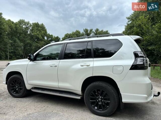 Тойота Ленд Крузер Прадо 2021 в Сумах на Automoto.ua Белый Тойота Ленд Крузер Прадо, объемом двигателя 3.96 л и пробегом 45 тыс. км за 53499 $, фото 5 на Automoto.ua