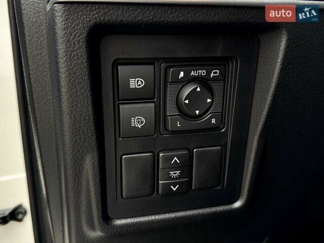 Белый Тойота Ленд Крузер Прадо, объемом двигателя 3.96 л и пробегом 43 тыс. км за 56500 $, фото 51 на Automoto.ua