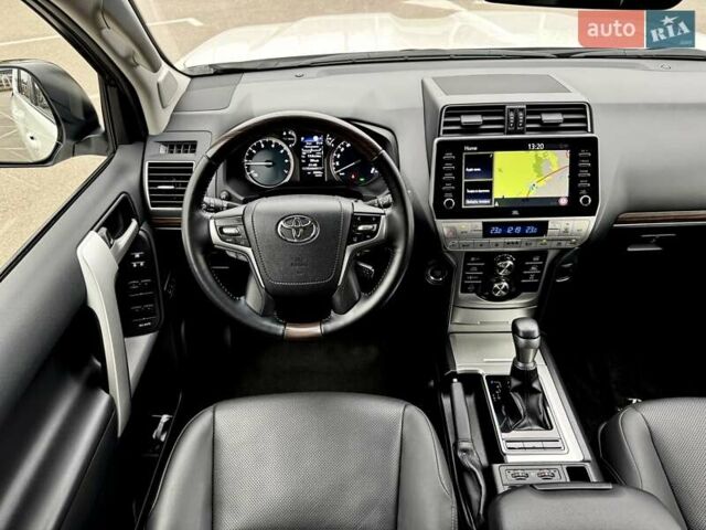 Белый Тойота Ленд Крузер Прадо, объемом двигателя 3.96 л и пробегом 43 тыс. км за 56500 $, фото 44 на Automoto.ua