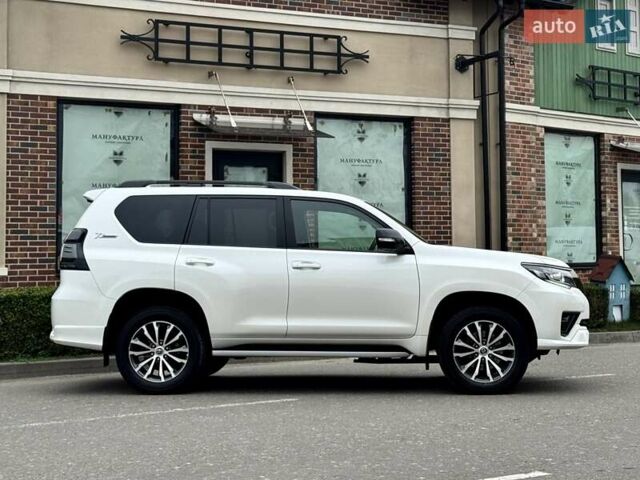 Белый Тойота Ленд Крузер Прадо, объемом двигателя 3.96 л и пробегом 43 тыс. км за 56500 $, фото 7 на Automoto.ua
