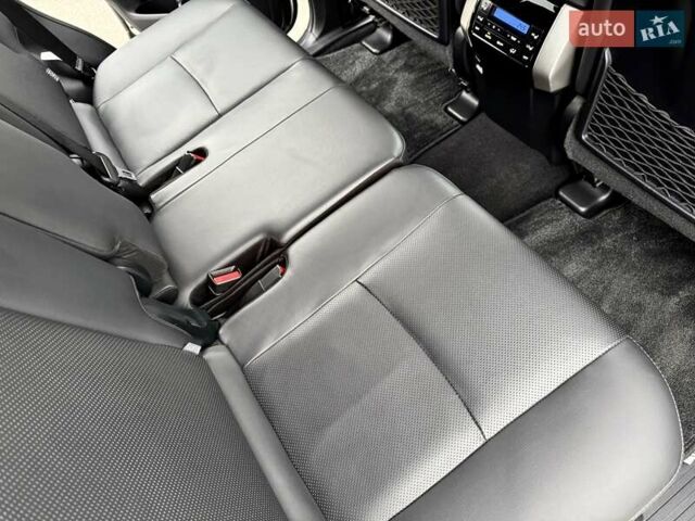 Белый Тойота Ленд Крузер Прадо, объемом двигателя 3.96 л и пробегом 43 тыс. км за 56500 $, фото 36 на Automoto.ua