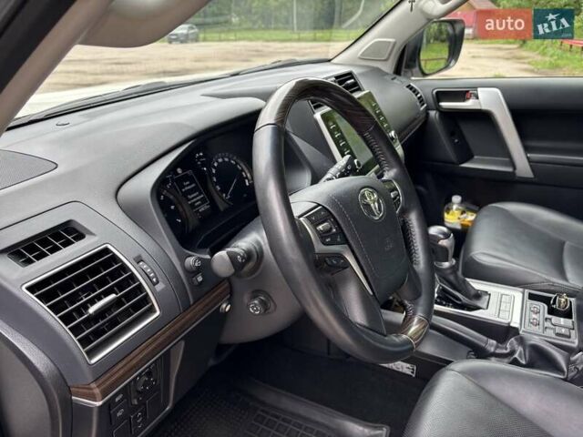 Тойота Ленд Крузер Прадо 2021 в Сумах на Automoto.ua Белый Тойота Ленд Крузер Прадо, объемом двигателя 3.96 л и пробегом 45 тыс. км за 53499 $, фото 35 на Automoto.ua