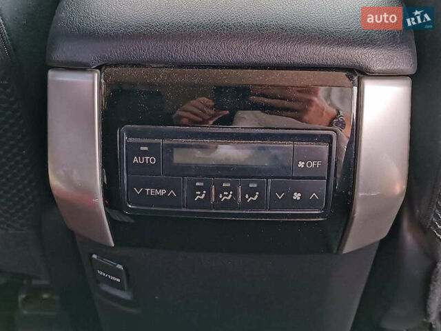 Белый Тойота Ленд Крузер Прадо, объемом двигателя 4 л и пробегом 46 тыс. км за 42990 $, фото 33 на Automoto.ua