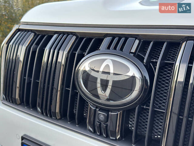 Белый Тойота Ленд Крузер Прадо, объемом двигателя 3.96 л и пробегом 80 тыс. км за 47500 $, фото 6 на Automoto.ua