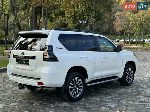 Белый Тойота Ленд Крузер Прадо, объемом двигателя 4 л и пробегом 22 тыс. км за 54999 $, фото 175 на Automoto.ua