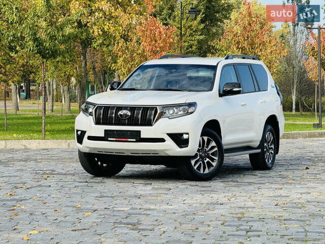Белый Тойота Ленд Крузер Прадо, объемом двигателя 4 л и пробегом 22 тыс. км за 54999 $, фото 187 на Automoto.ua