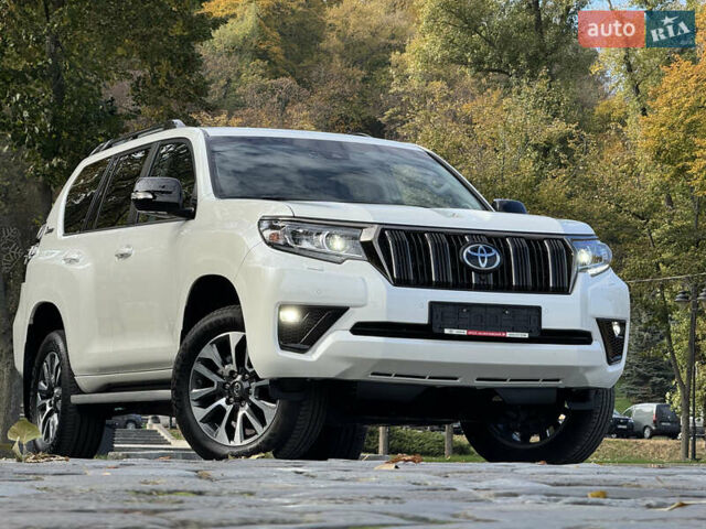 Белый Тойота Ленд Крузер Прадо, объемом двигателя 4 л и пробегом 22 тыс. км за 54999 $, фото 156 на Automoto.ua