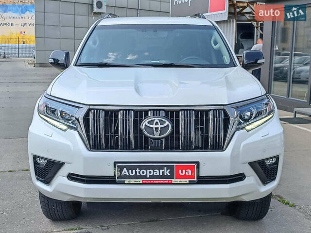 Белый Тойота Ленд Крузер Прадо, объемом двигателя 4 л и пробегом 46 тыс. км за 42990 $, фото 2 на Automoto.ua