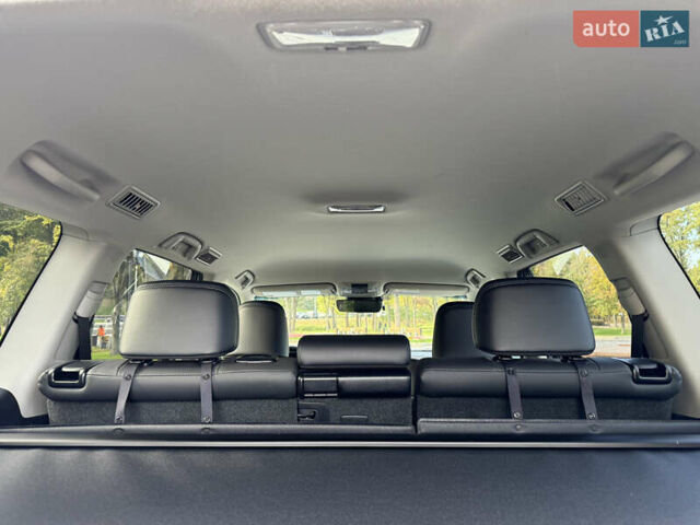 Белый Тойота Ленд Крузер Прадо, объемом двигателя 4 л и пробегом 22 тыс. км за 54999 $, фото 139 на Automoto.ua