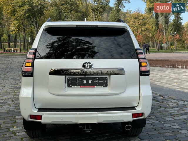 Белый Тойота Ленд Крузер Прадо, объемом двигателя 4 л и пробегом 22 тыс. км за 54999 $, фото 169 на Automoto.ua