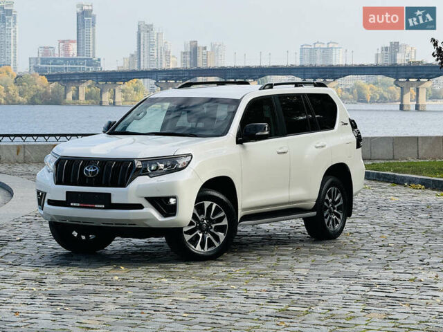 Белый Тойота Ленд Крузер Прадо, объемом двигателя 4 л и пробегом 22 тыс. км за 54999 $, фото 178 на Automoto.ua