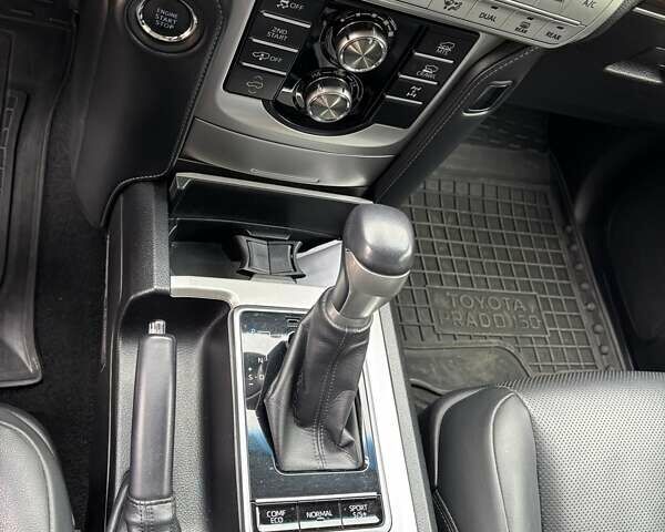 Тойота Ленд Крузер Прадо 2021 в Сумах на Automoto.ua Белый Тойота Ленд Крузер Прадо, объемом двигателя 3.96 л и пробегом 45 тыс. км за 53499 $, фото 29 на Automoto.ua