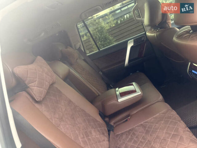Белый Тойота Ленд Крузер Прадо, объемом двигателя 2.76 л и пробегом 28 тыс. км за 55500 $, фото 69 на Automoto.ua